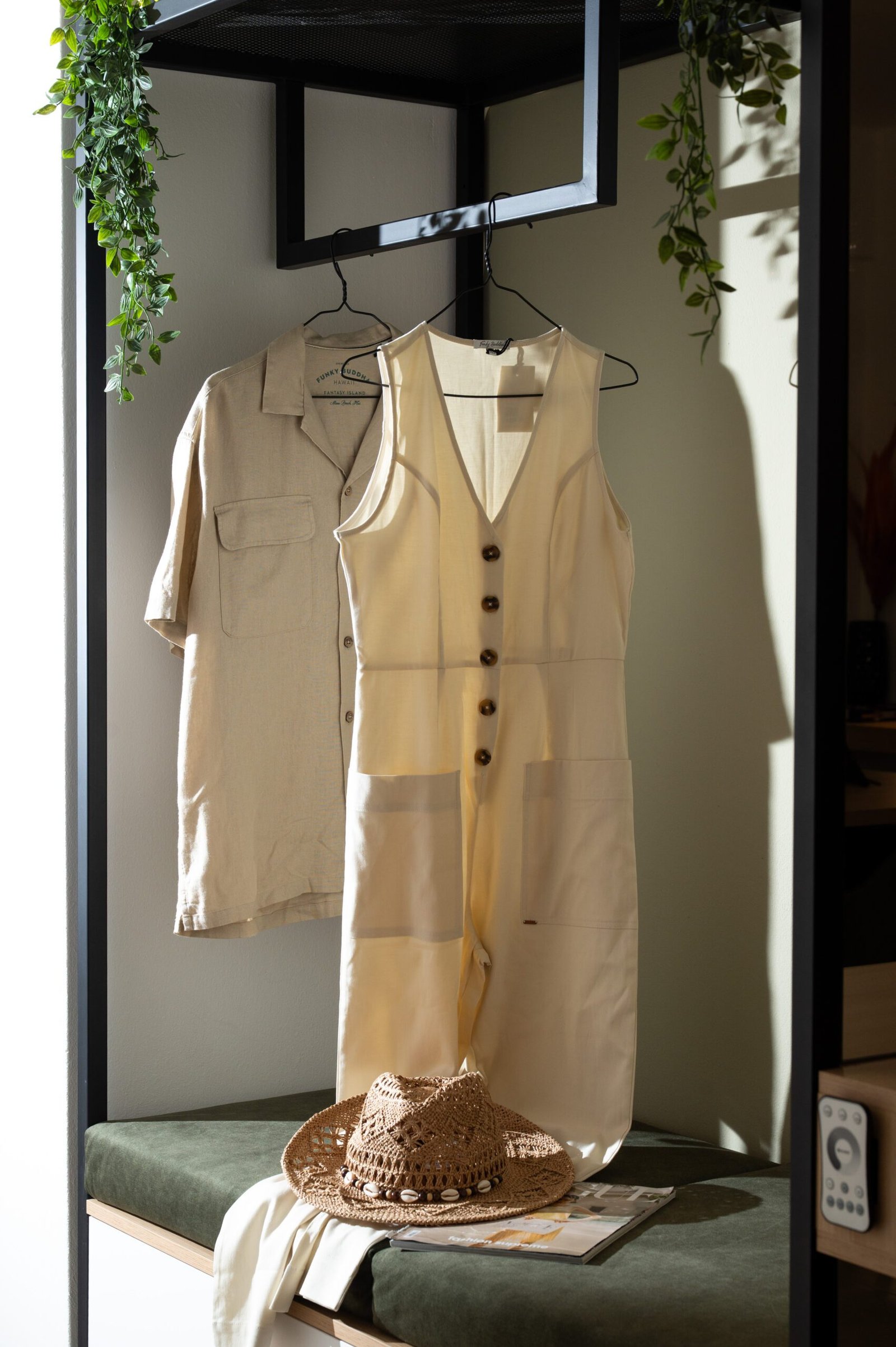 Entryway-Coat-Hanger-Modern-Design