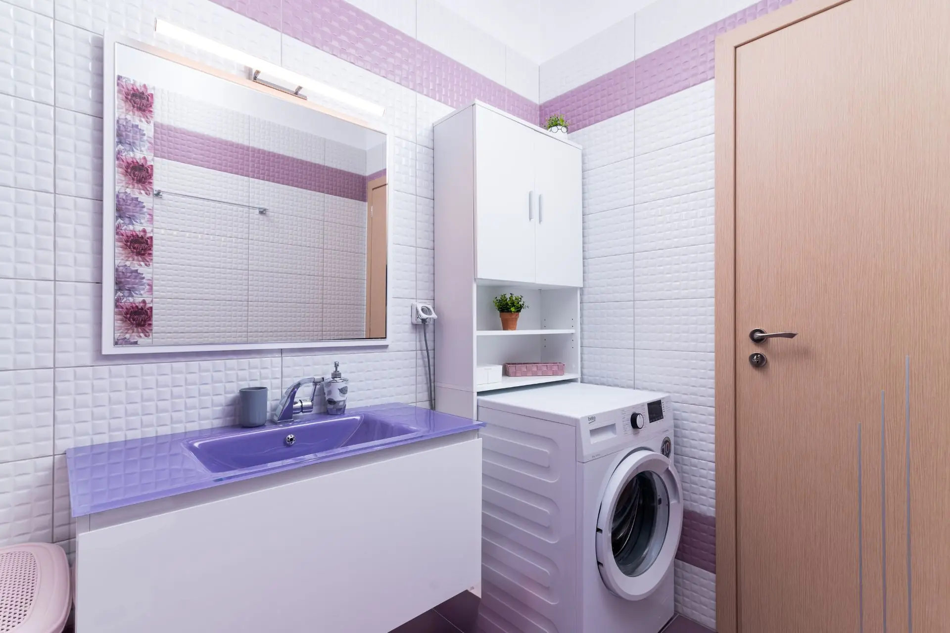 rias-apartment-agios-nikolaos-bathroom-vanity-washing-machine