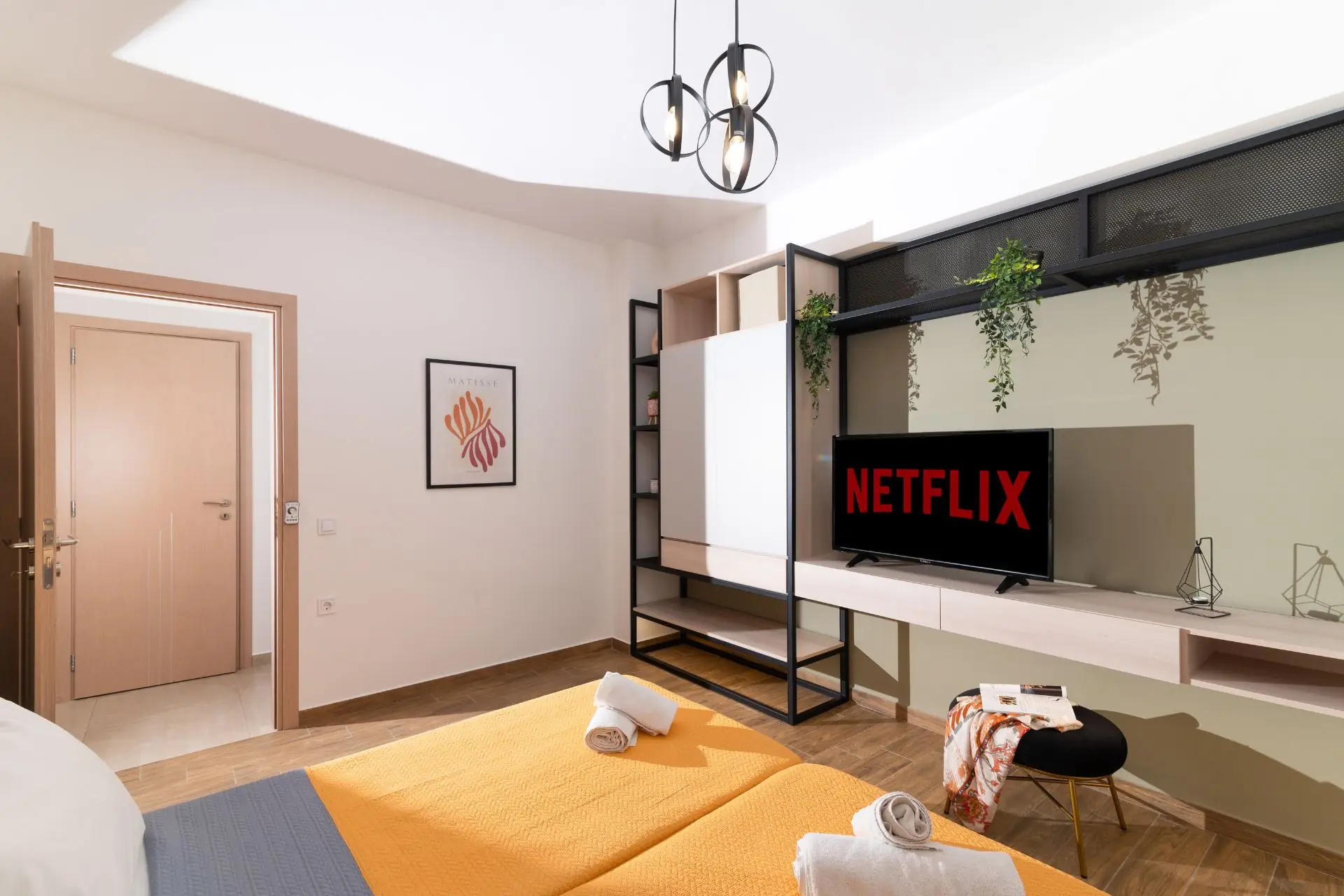 rias-apartment-agios-nikolaos-bedroom-custom-wardrobe-tv
