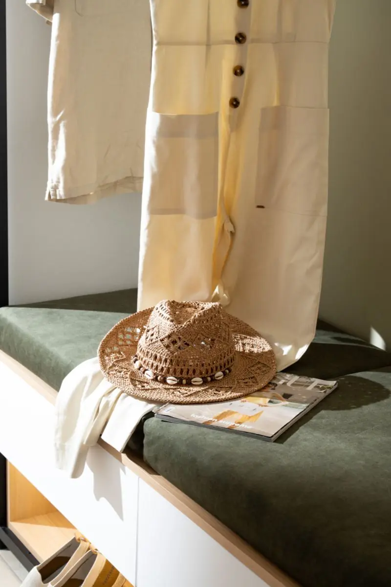 rias-apartment-agios-nikolaos-entrance-bench-lifestyle-details
