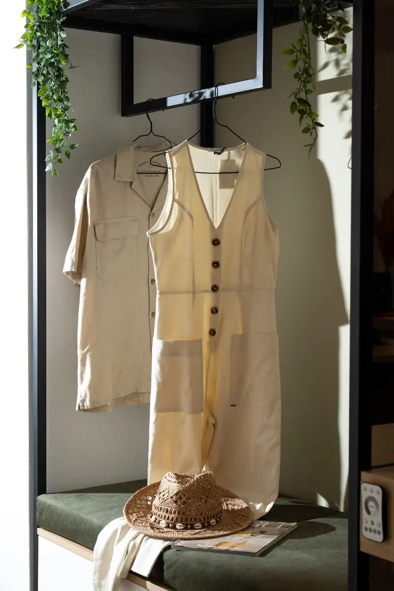 rias-apartment-agios-nikolaos-entrance-clothes-rack