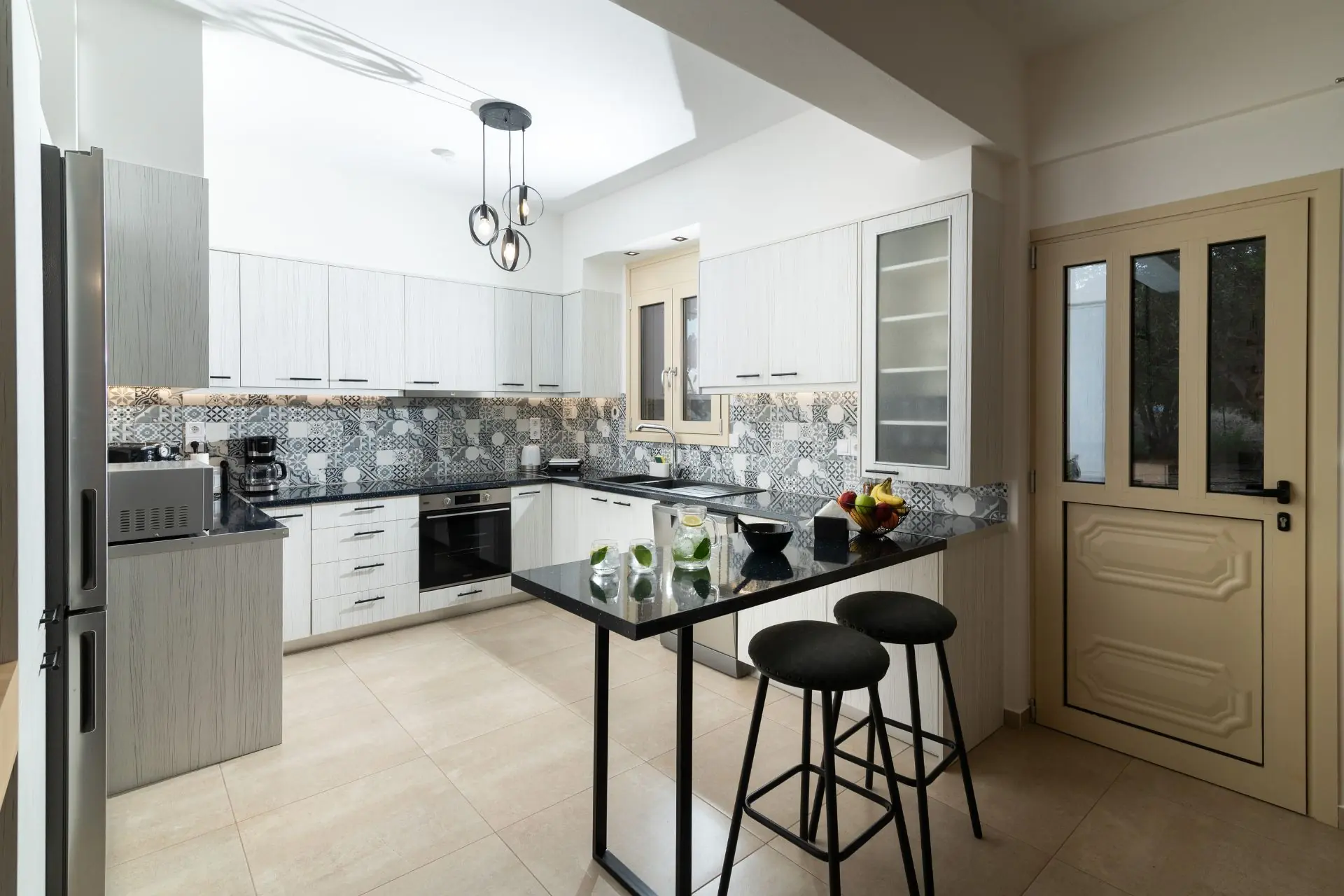 rias-apartment-agios-nikolaos-fully-equipped-modern-kitchen