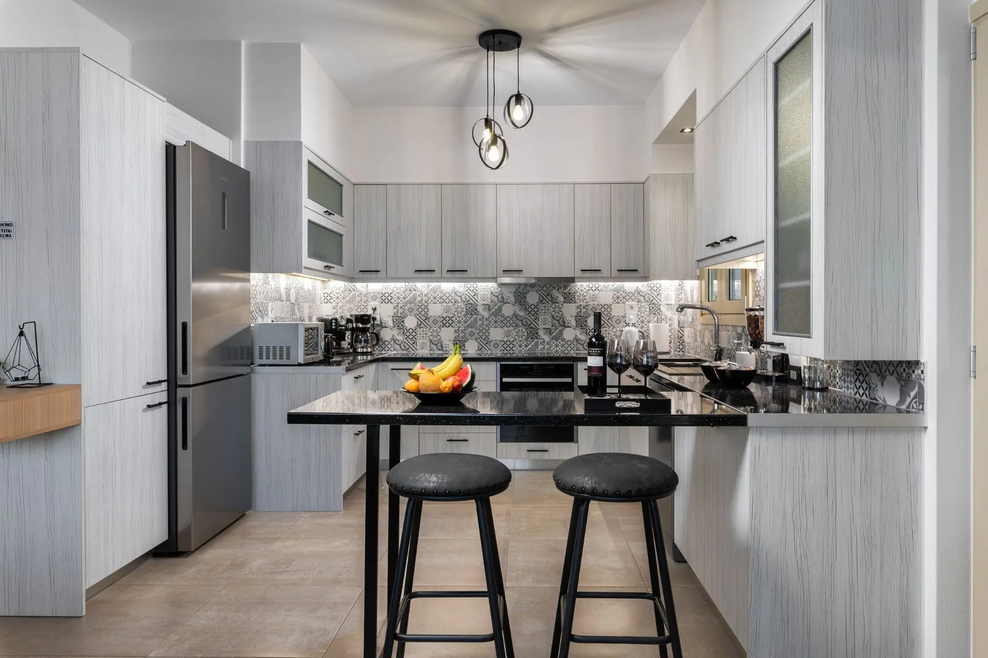 rias-apartment-agios-nikolaos-kitchen-breakfast-bar