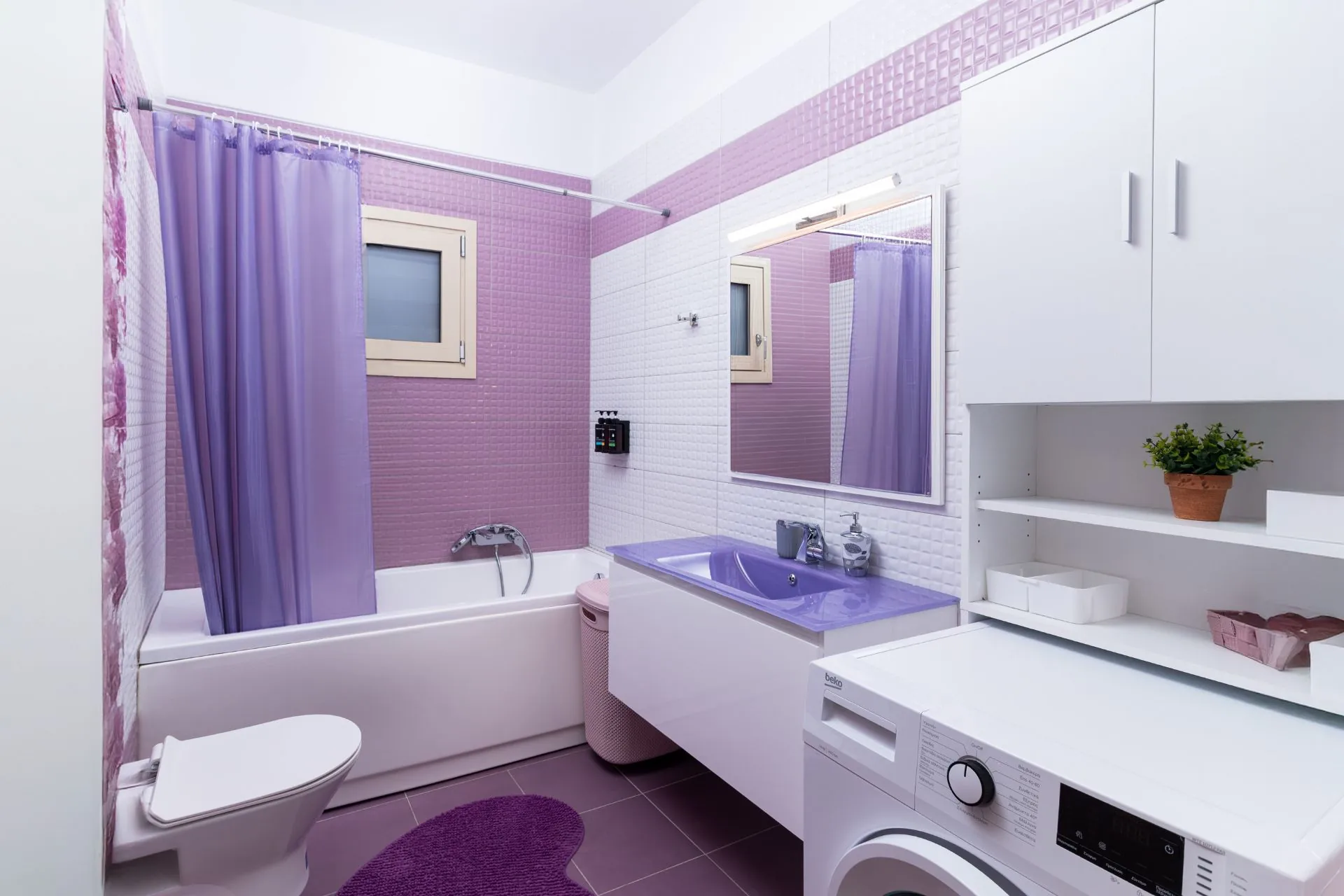 rias-apartment-agios-nikolaos-large-bathroom-bathtub-washing-machine