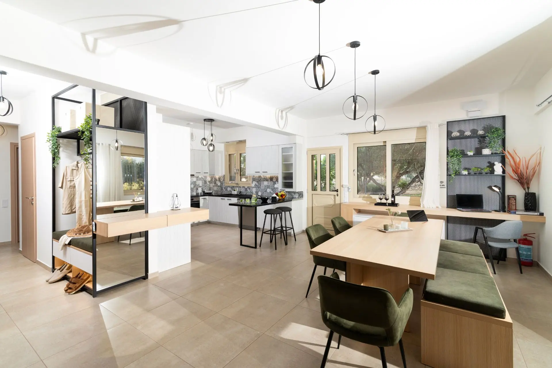 rias-apartment-agios-nikolaos-open-plan-entrance-dining-kitchen