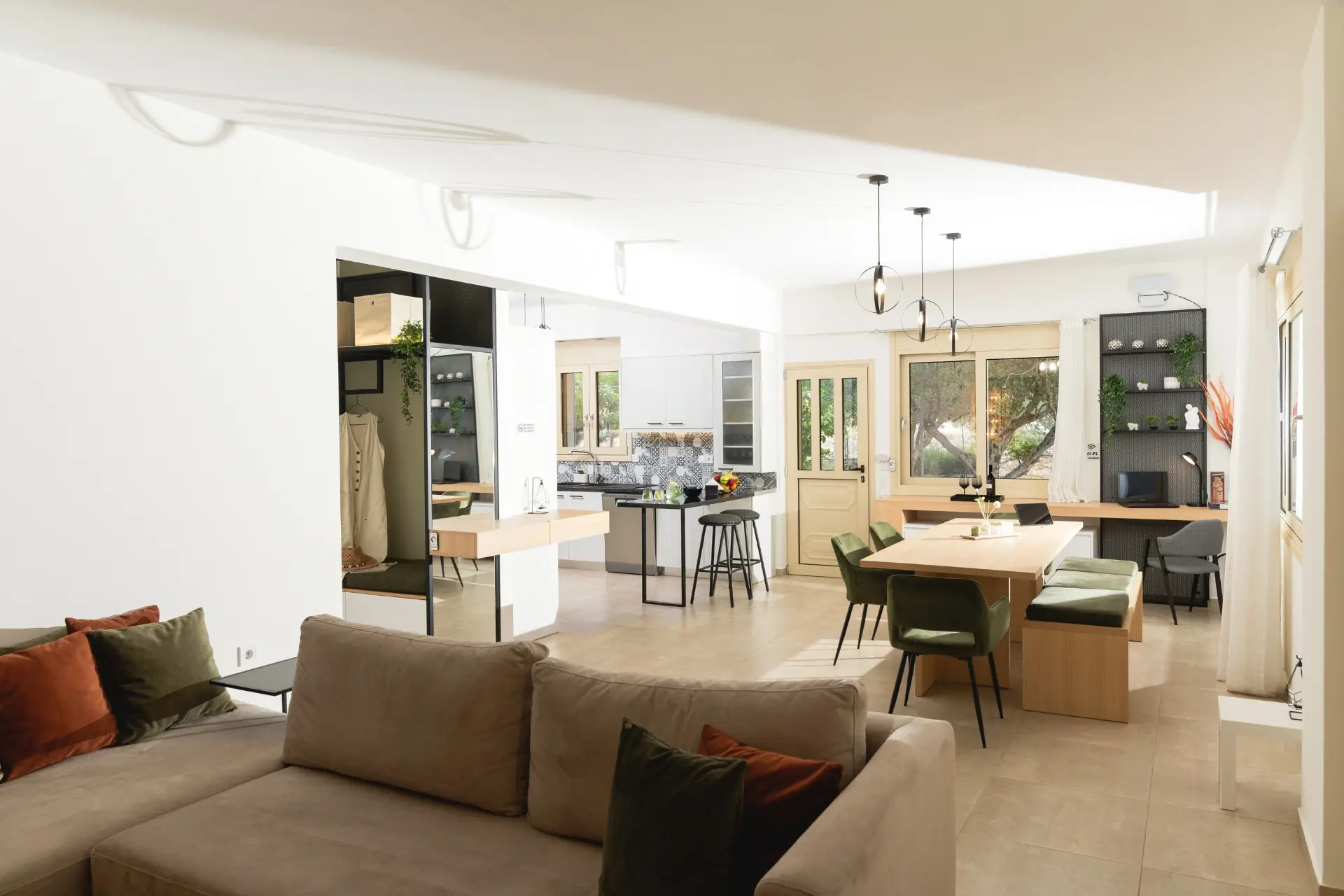 rias-apartment-agios-nikolaos-open-plan-living-dining-kitchen