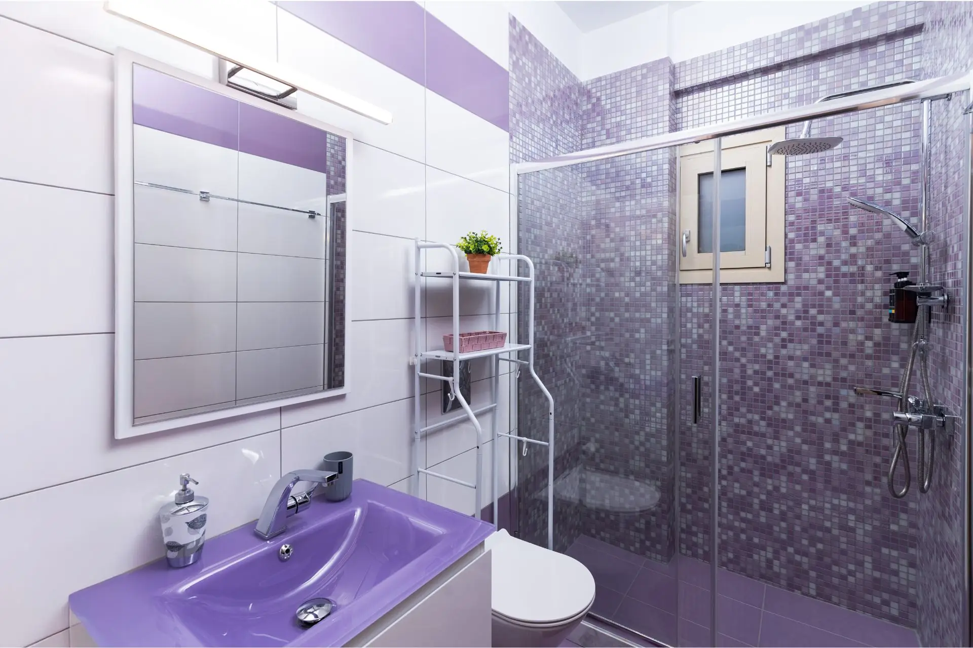 rias-apartment-agios-nikolaos-second-bathroom-glass-shower-cabin
