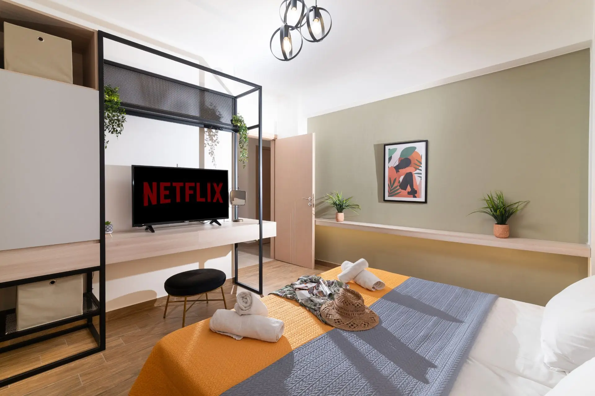 rias-apartment-agios-nikolaos-second-bedroom-tv-wardrobe