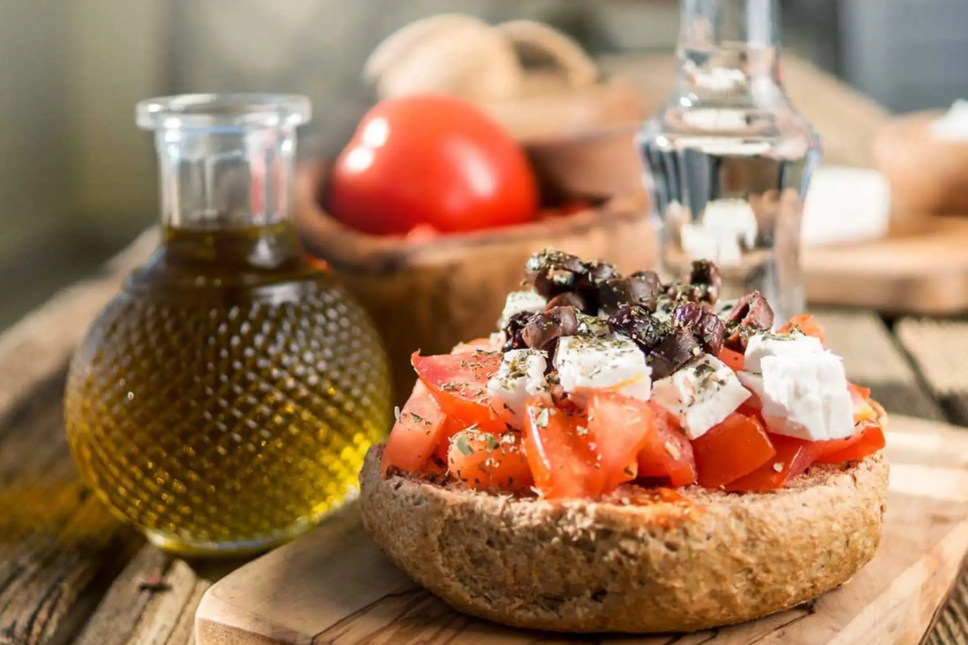 rias-apartment-agios-nikolaos-traditional-cretan-dakos-food