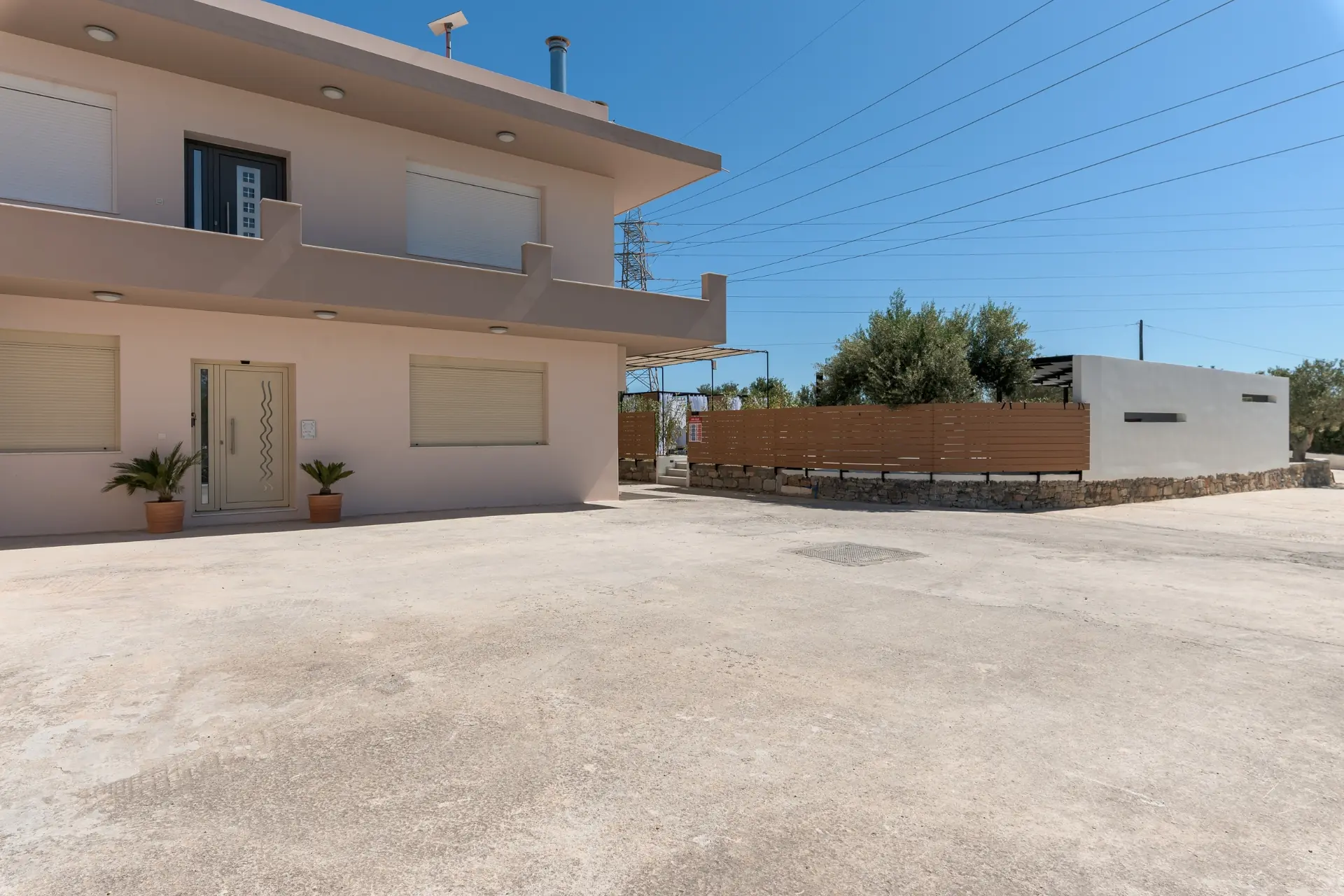 rias-apartment-exterior-building-courtyard-view
