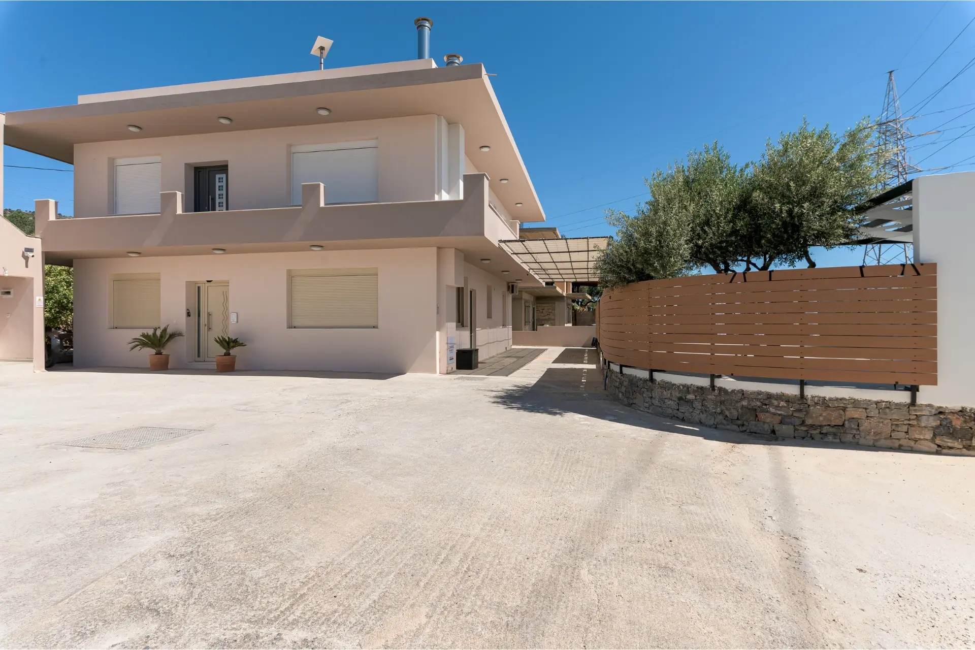 rias-apartment-exterior-facade-courtyard
