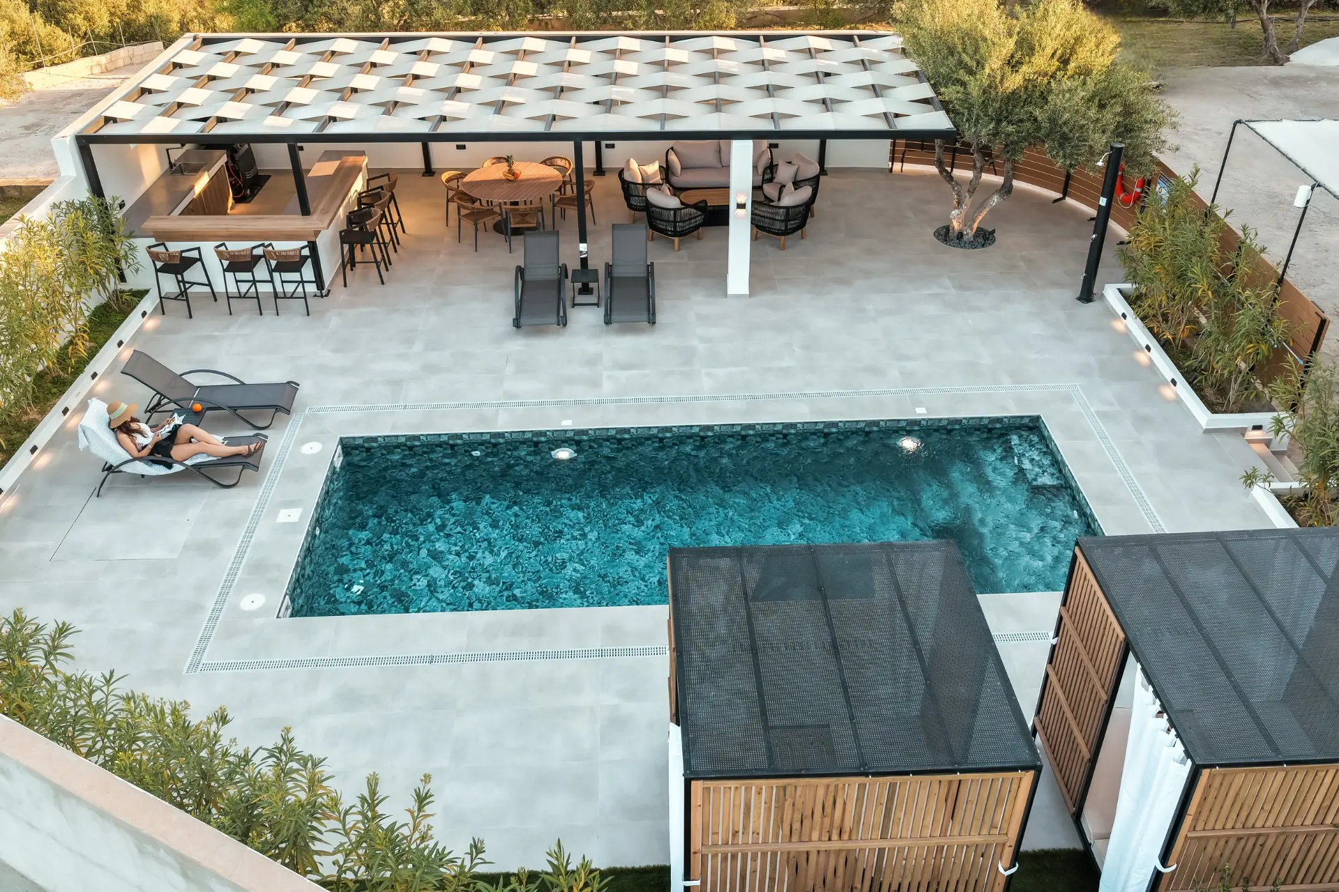 Private Pool & Lounge Bar